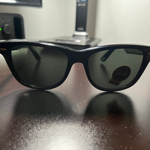 *BRAND NEW* Ray-Ban Original Wayfarer in Polished Black - Picture 2 of 9